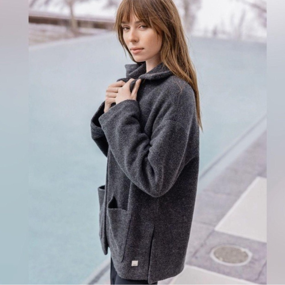 Vuori Charcoal Gray Women's Jacket